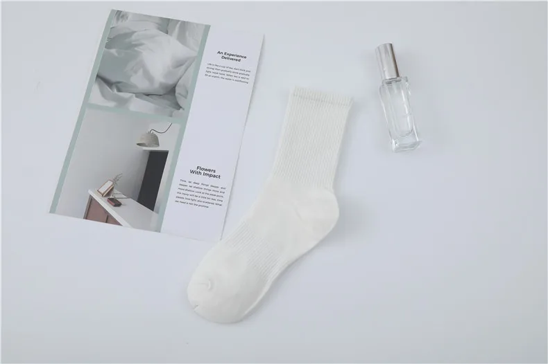 

Socks Ladies Mid -cylinder antibacterial and odor -proof spring and summer pure color sweet casual women's socks sucking