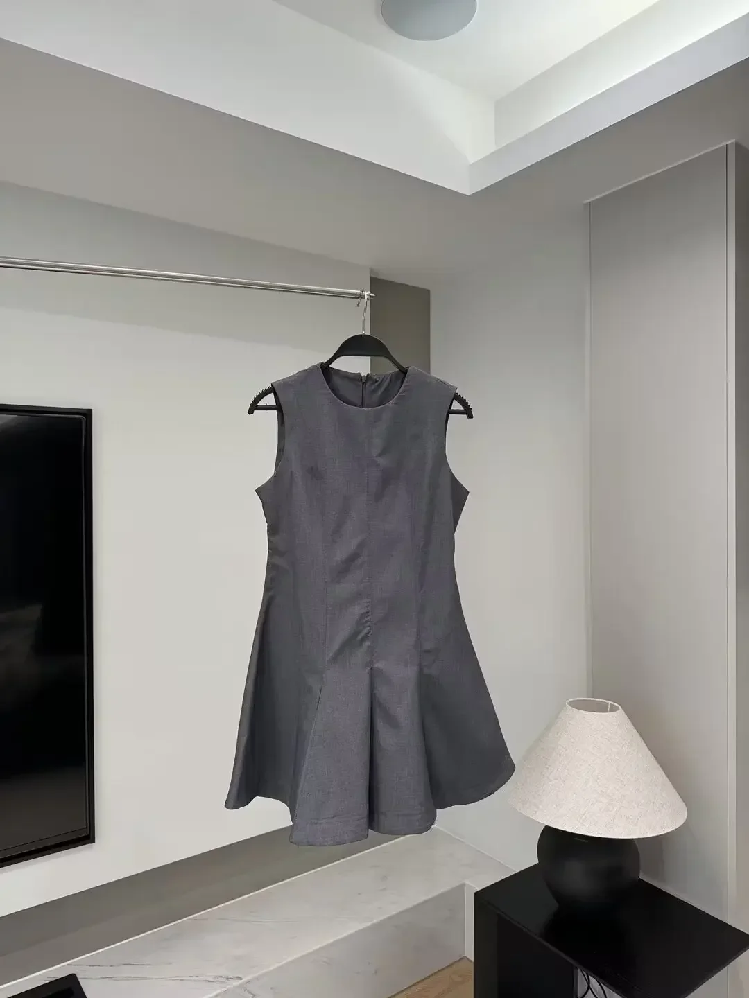 Women's New Fashion Wide hem Design Slim Fit Wool Blended O Neck Mini Dress Vintage Sleeveless Back Zipper Women's Dress Mujer
Women's New Fashion Wide hem Design Slim Fit Wool Blended O Neck Mini Dress Vintage Sleeveless Back Zipper Women's Dress Mujer