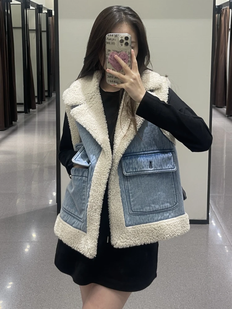 Streetwear Women Thick Warm Spliced Denim Washed Faux Lamb Fur Vest Autumn Female Retro Pocket Sleeveless Waistcoat 
Streetwear Women Thick Warm Spliced Denim Washed Faux Lamb Fur Vest Autumn Female Retro Pocket Sleeveless Waistcoat