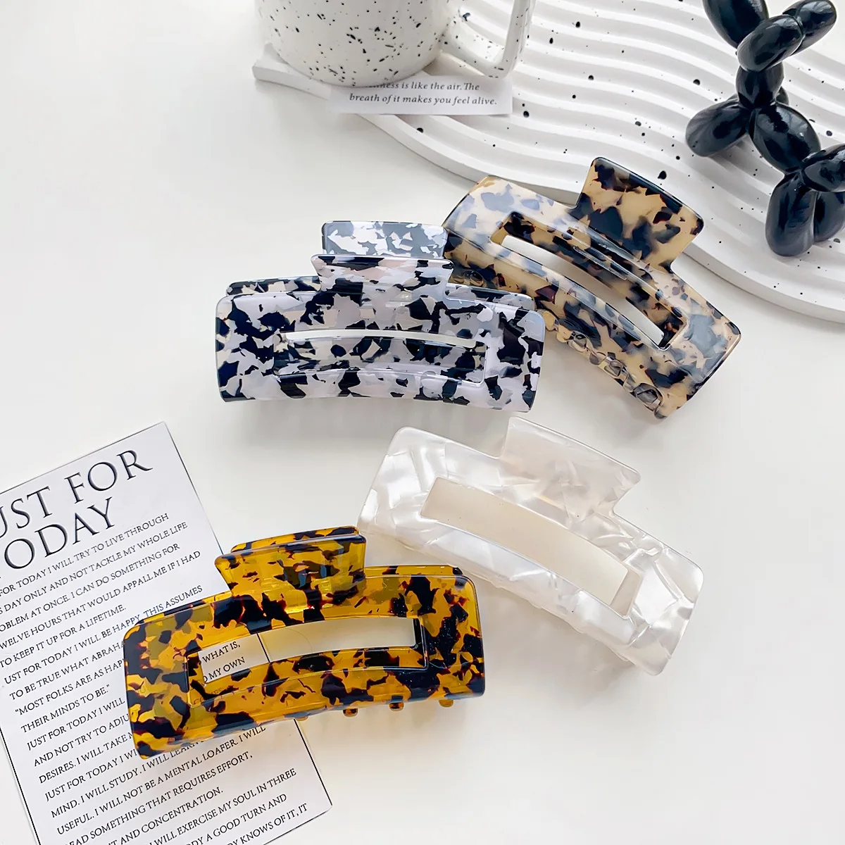 Fashion Tortoiseshell Color Large Hair Claws for Women Girls Hair Accessories Acrylic Hairpins Barrette Crab Hair Clips Headwear
Fashion Tortoiseshell Color Large Hair Claws for Women Girls Hair Accessories Acrylic Hairpins Barrette Crab Hair Clips Headwear