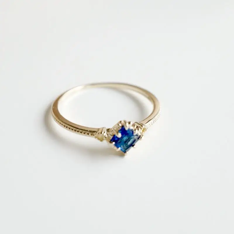Blue stone magic autumn series simple retro Topa stone S925 silver ring personality temperament women adjustable
Blue stone magic autumn series simple retro Topa stone S925 silver ring personality temperament women adjustable