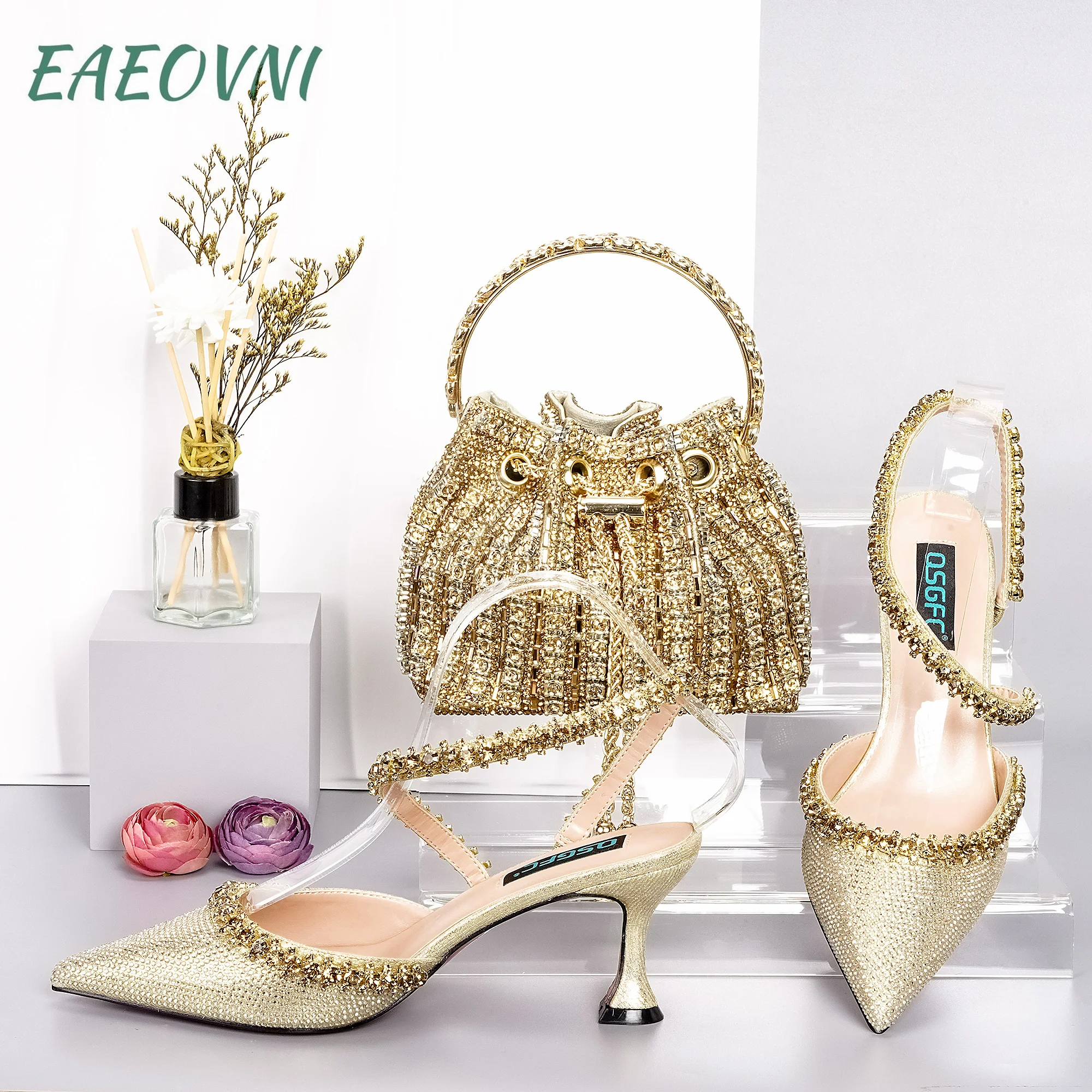 Metal Chain Drawstring Mouth Full Rhinestones Handbag Fashion Exquisite Gold Color Diamond Chain Pointed High Heels Party
Metal Chain Drawstring Mouth Full Rhinestones Handbag Fashion Exquisite Gold Color Diamond Chain Pointed High Heels Party