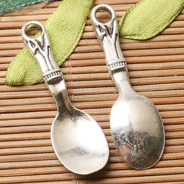 10pcs 41*12mm, hole 3.3mm dark silver color dinner spoon design charms EF2824
10pcs 41*12mm, hole 3.3mm dark silver color dinner spoon design charms EF2824