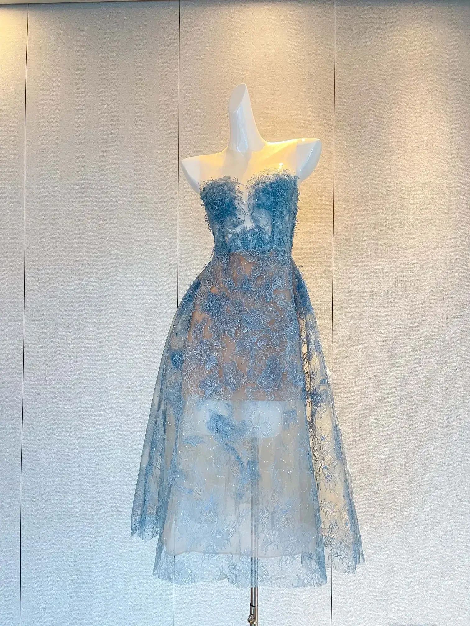 Blue Lace Patchwork Strapless See Through Tube Sleeveless Women Vintage 2024 Fashion Collection Elegant Lady Midi Dress
Blue Lace Patchwork Strapless See Through Tube Sleeveless Women Vintage 2024 Fashion Collection Elegant Lady Midi Dress
