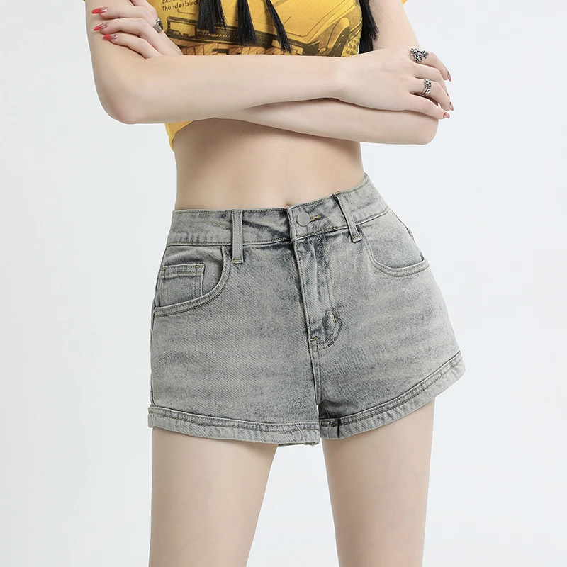 Real time photo of women's 2023 new denim shorts light gray summer high street, American style retro A-line bottom hot pants
Real time photo of women's 2023 new denim shorts light gray summer high street, American style retro A-line bottom hot pants