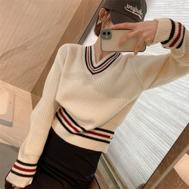 Contrasting Color Versatile V-Neck Knit Women's 2023 Autumn/Winter New Design Sense Unique Loose Top Sweater
Contrasting Color Versatile V-Neck Knit Women's 2023 Autumn/Winter New Design Sense Unique Loose Top Sweater