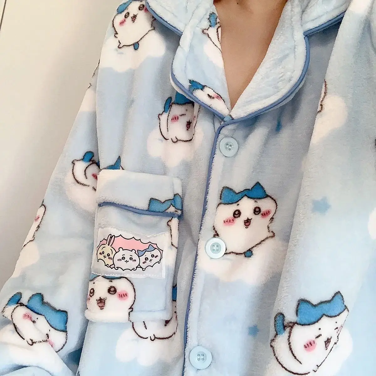 Kawaii Chiikawa Plush Pajama Set Cartoon Anime Coral Plush Long Sleeved Pants Autumn/winter Homewear Casual Soft Warm Girl Gift
Kawaii Chiikawa Plush Pajama Set Cartoon Anime Coral Plush Long Sleeved Pants Autumn/winter Homewear Casual Soft Warm Girl Gift