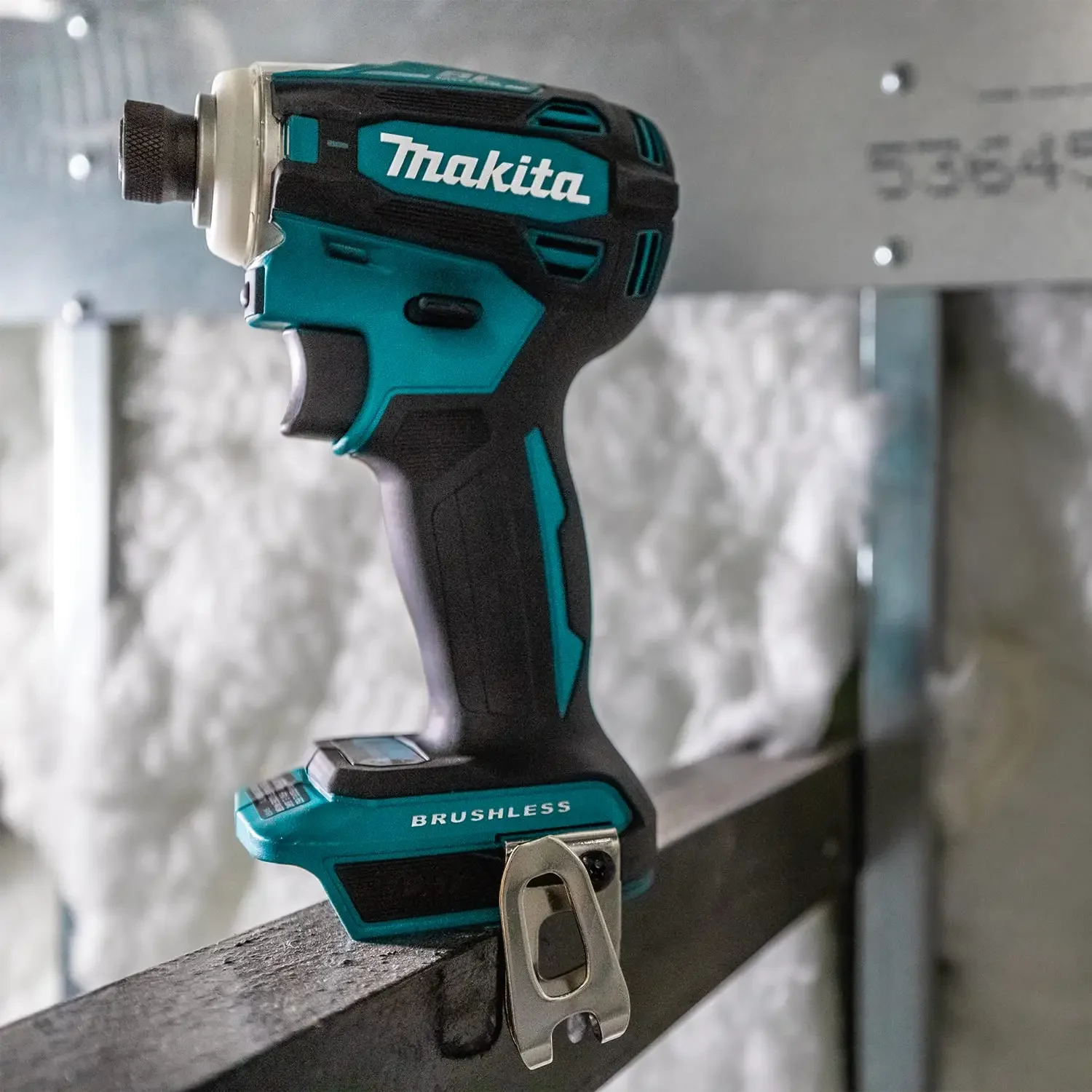 Makita DTD172 Cordless Impact Wrench, 18 V Li-ion LXT Brushless 180 Newton Meters rechargeable screwdriver High power
Makita DTD172 Cordless Impact Wrench, 18 V Li-ion LXT Brushless 180 Newton Meters rechargeable screwdriver High power
