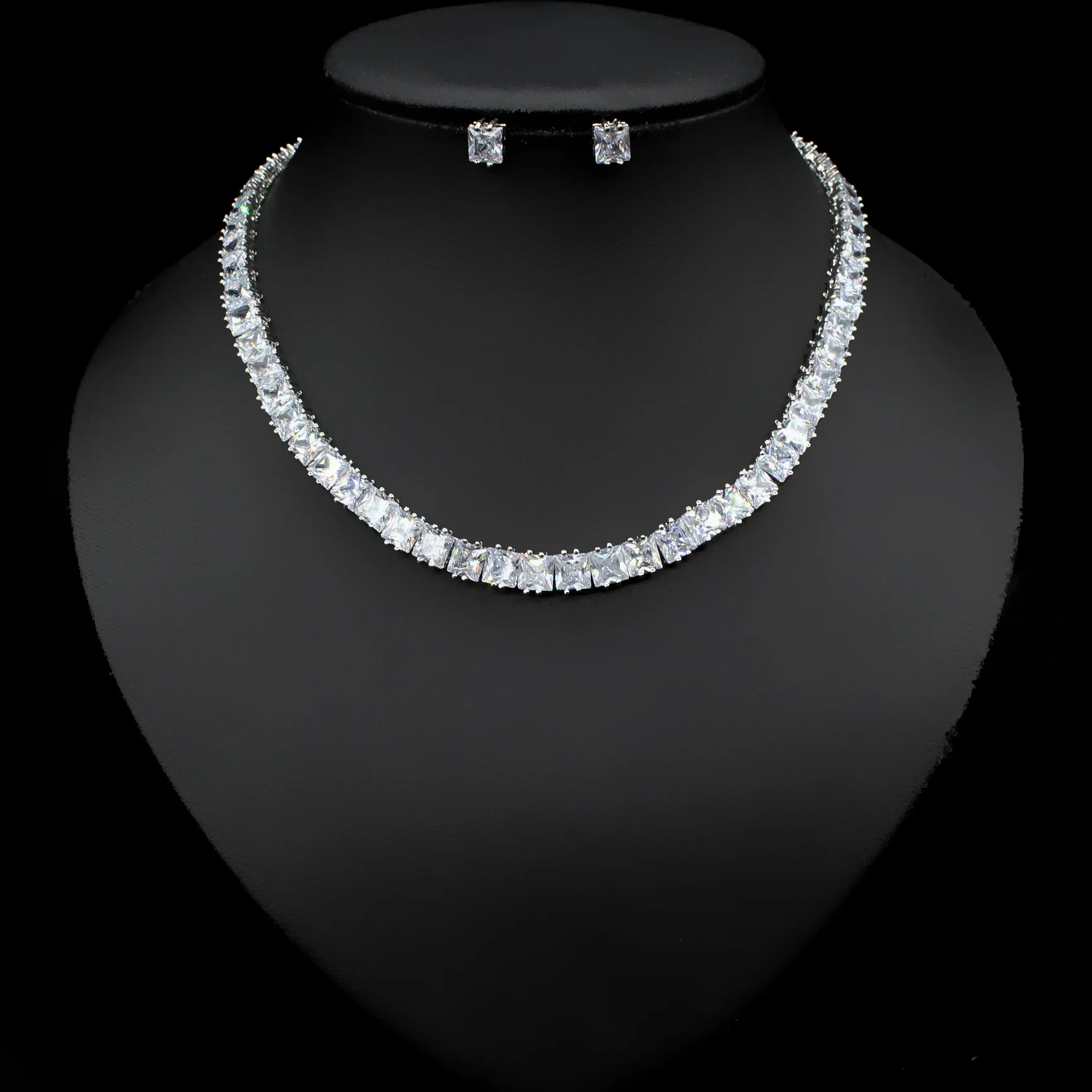 Funmode Classic Minimalist Four-prong Zircon Necklace Set Bride Wedding Accessories Studio Photography Accessories FS374
Funmode Classic Minimalist Four-prong Zircon Necklace Set Bride Wedding Accessories Studio Photography Accessories FS374