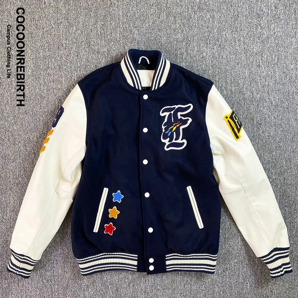 Winter Cowhide Varsity Jacket Men Motorcycle Patchwork Luxury Designer Embroidery Short Genuine Leather Sleeves Baseball Jackets
Winter Cowhide Varsity Jacket Men Motorcycle Patchwork Luxury Designer Embroidery Short Genuine Leather Sleeves Baseball Jackets