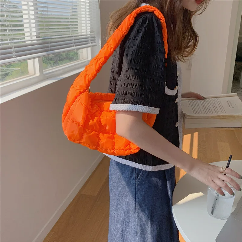 Casual Quilted Women Shoulder Bags Designer Clound Lady Handbags Nylon Padded Small Tote Bag Hobos Shopper Purses 2023
Casual Quilted Women Shoulder Bags Designer Clound Lady Handbags Nylon Padded Small Tote Bag Hobos Shopper Purses 2023