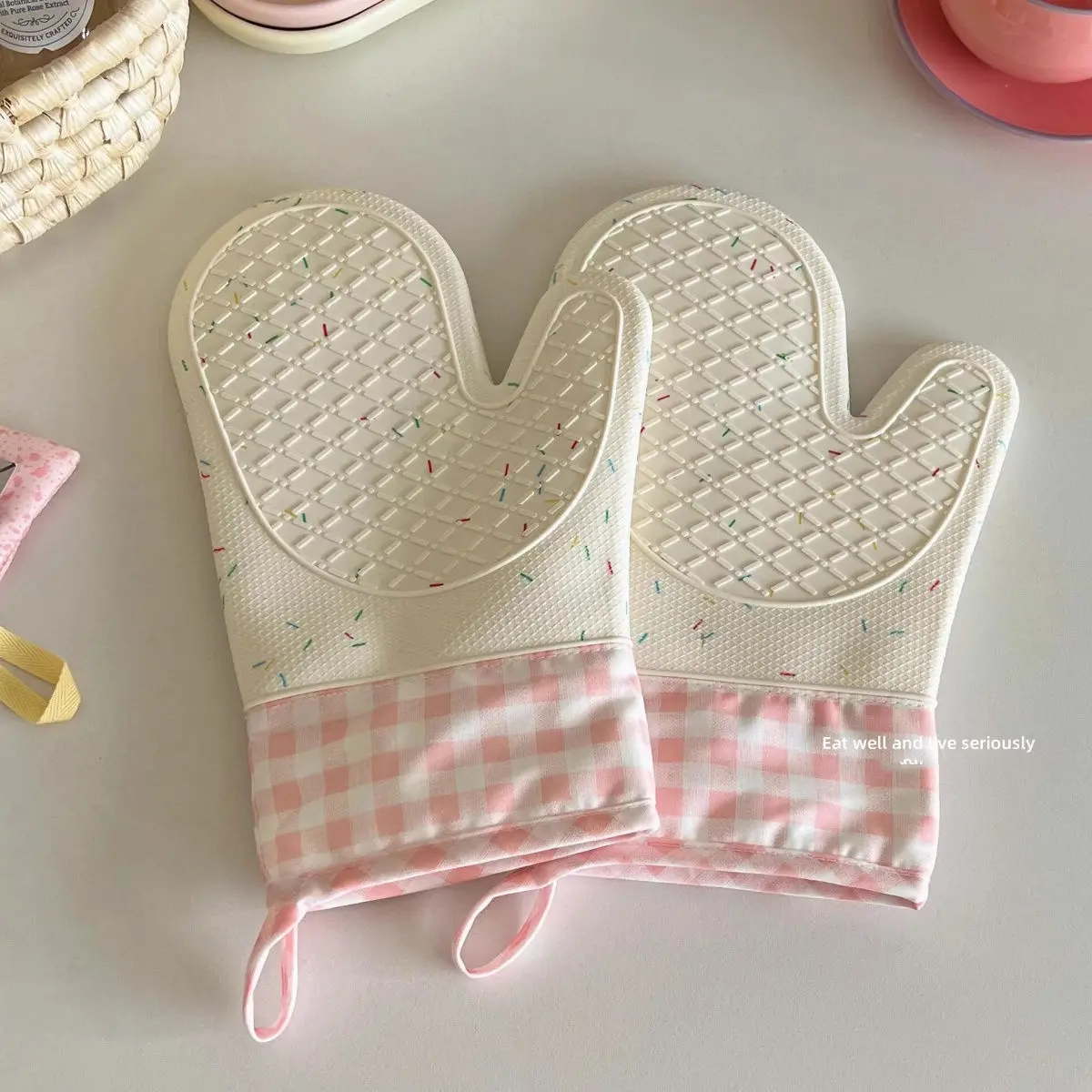 Sweet Silicone Gloves, New Pink Plaid with Cotton Anti Slip and Heat-resistant Microwave Gloves, Anti Scalding Heat Insulation
Sweet Silicone Gloves, New Pink Plaid with Cotton Anti Slip and Heat-resistant Microwave Gloves, Anti Scalding Heat Insulation