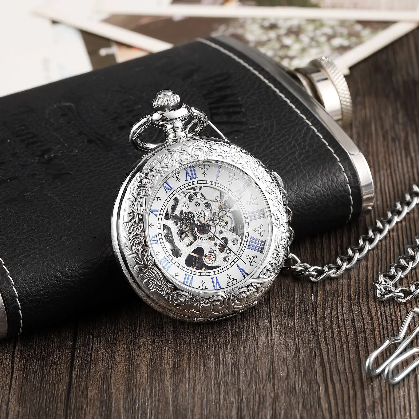 Fashion Automatic Mechanical Pocket Watch for Men Women Unisex Vintage Numbers Retro Style Bronze Mechanical Pocket Watch Chain
Fashion Automatic Mechanical Pocket Watch for Men Women Unisex Vintage Numbers Retro Style Bronze Mechanical Pocket Watch Chain