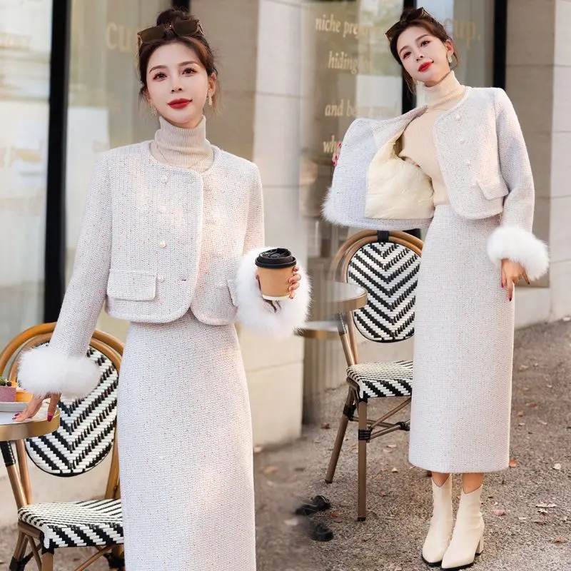 

UNXX 2023 Winter New Chic Style Set in Creamy White Little Black Style Padded Jacket + Half-skirt High-end and Elegant Ensemble