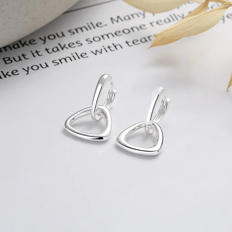 S925 sterling silver 2024 earrings The double-ring triangle circle is exquisite, and the new trendy light luxury style
S925 sterling silver 2024 earrings The double-ring triangle circle is exquisite, and the new trendy light luxury style