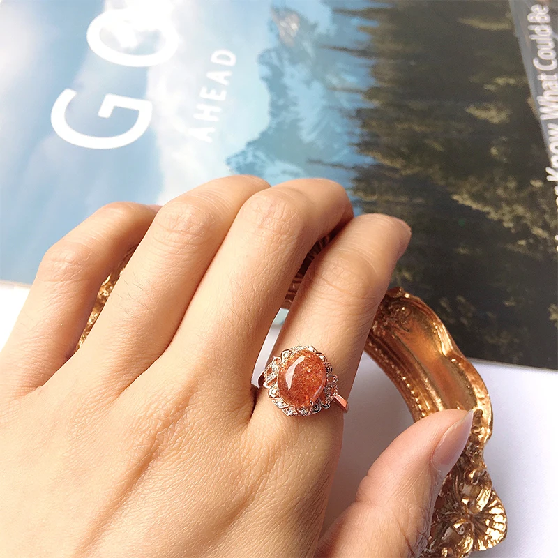 Женское кольцо из серебра 925 пробы с натуральным золотом
Женское кольцо из серебра 925 пробы с натуральным золотом