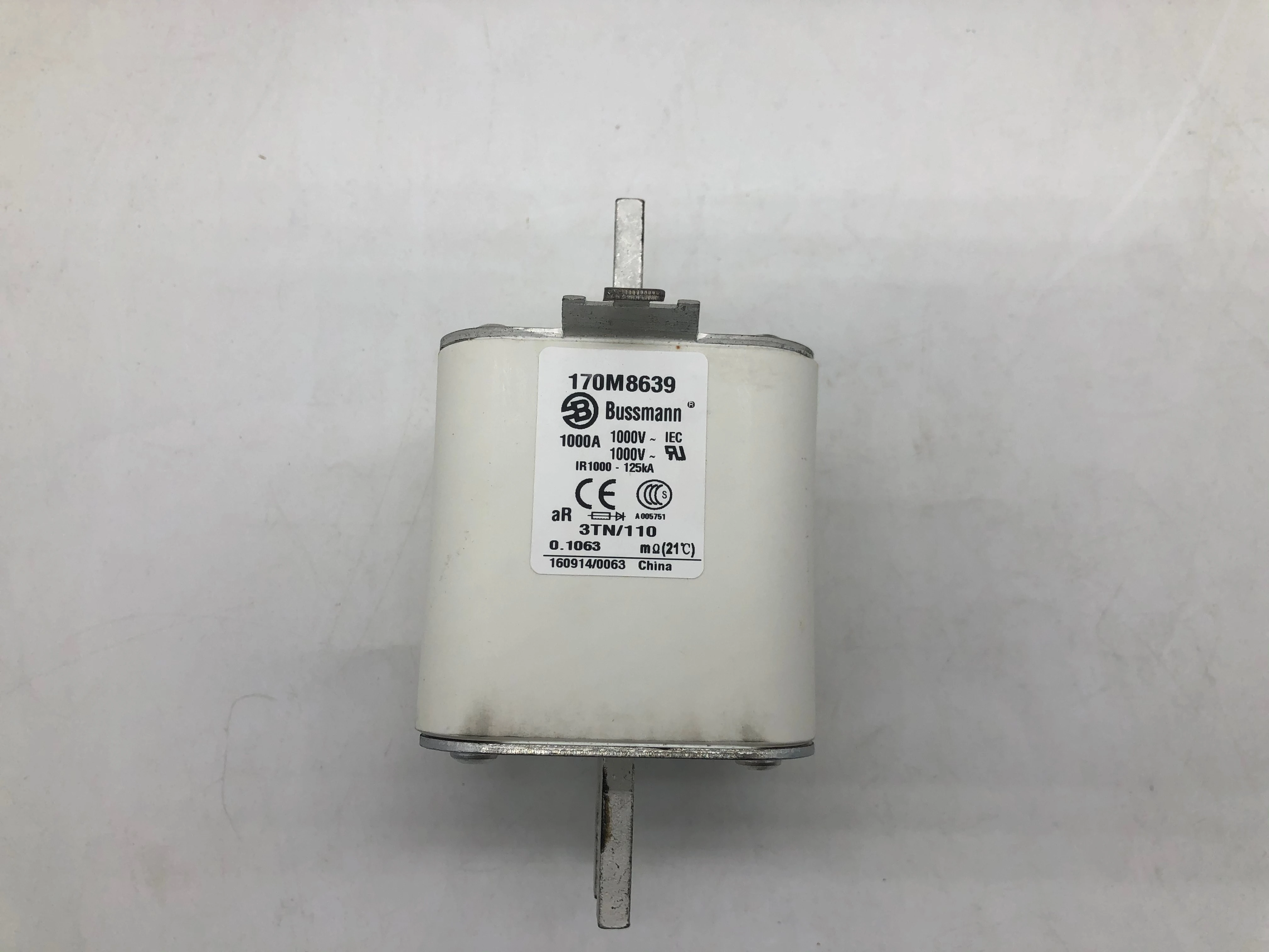 New Fuses:170M8639 1000A 1000V / 170M8640 1100A 1000V aR 170M8638 170M8624 170M8640 170M8641 170M8642 170M8627 170M8626 170M8625
New Fuses:170M8639 1000A 1000V / 170M8640 1100A 1000V aR 170M8638 170M8624 170M8640 170M8641 170M8642 170M8627 170M8626 170M8625