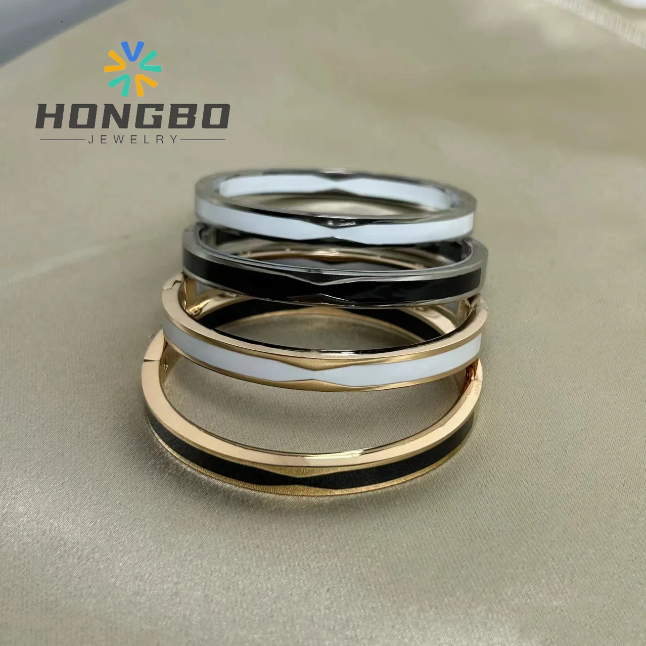 Hot sale Western style 1:1 Customized ceramic Bracelet Luxury Jewelry Logo Couple Fashion party gift bracelet for women
Hot sale Western style 1:1 Customized ceramic Bracelet Luxury Jewelry Logo Couple Fashion party gift bracelet for women