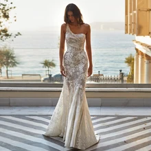 RANMO Elegant Mermaid Beach Bride Dress One Shoulder Fitted Delicate Lace Wedding Gown Illusion Lace Up Sleeveless Wedding Dress 
RANMO Elegant Mermaid Beach Bride Dress One Shoulder Fitted Delicate Lace Wedding Gown Illusion Lace Up Sleeveless Wedding Dress