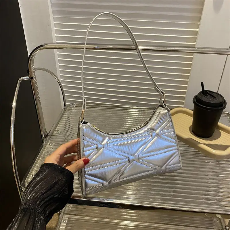 Korean 2023 New Vintage Fashion Casual Women Underarm Bag Solid Versatile Minimalist Handbag Foreign Style High-end Shoulder Bag
Korean 2023 New Vintage Fashion Casual Women Underarm Bag Solid Versatile Minimalist Handbag Foreign Style High-end Shoulder Bag