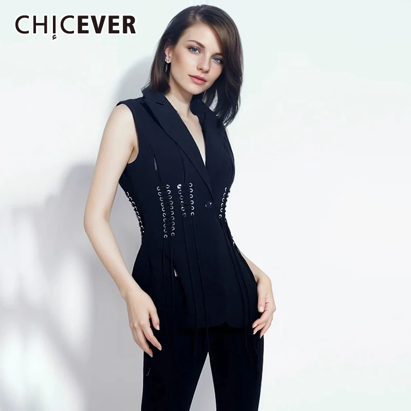 Женский приталенный жилет с отворотом, без рукавов
Женский приталенный жилет с отворотом, без рукавов