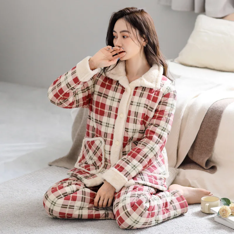 Anti static pajamas for women in winter, coral velvet jacket with cotton jacket, three-layer thickened flannel home suit set
Anti static pajamas for women in winter, coral velvet jacket with cotton jacket, three-layer thickened flannel home suit set