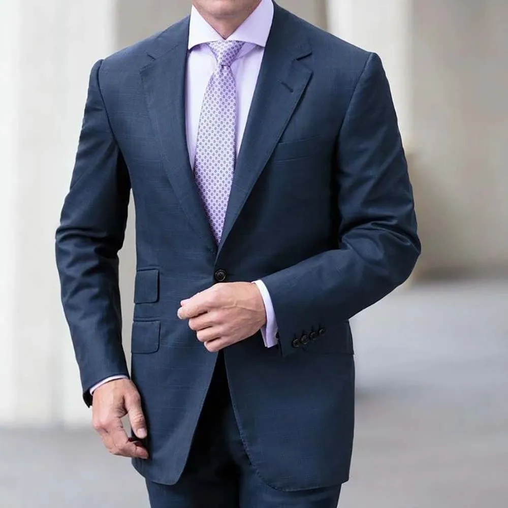 Темно-синий однобортный деловой мужской костюм с отложным воротником с вырезом, приталенный комплект из 2 предметов с жакетом и брюками, мужская одежда Terno 2024 
Темно-синий однобортный деловой мужской костюм с отложным воротником с вырезом, приталенный комплект из 2 предметов с жакетом и брюками, мужская одежда Terno 2024