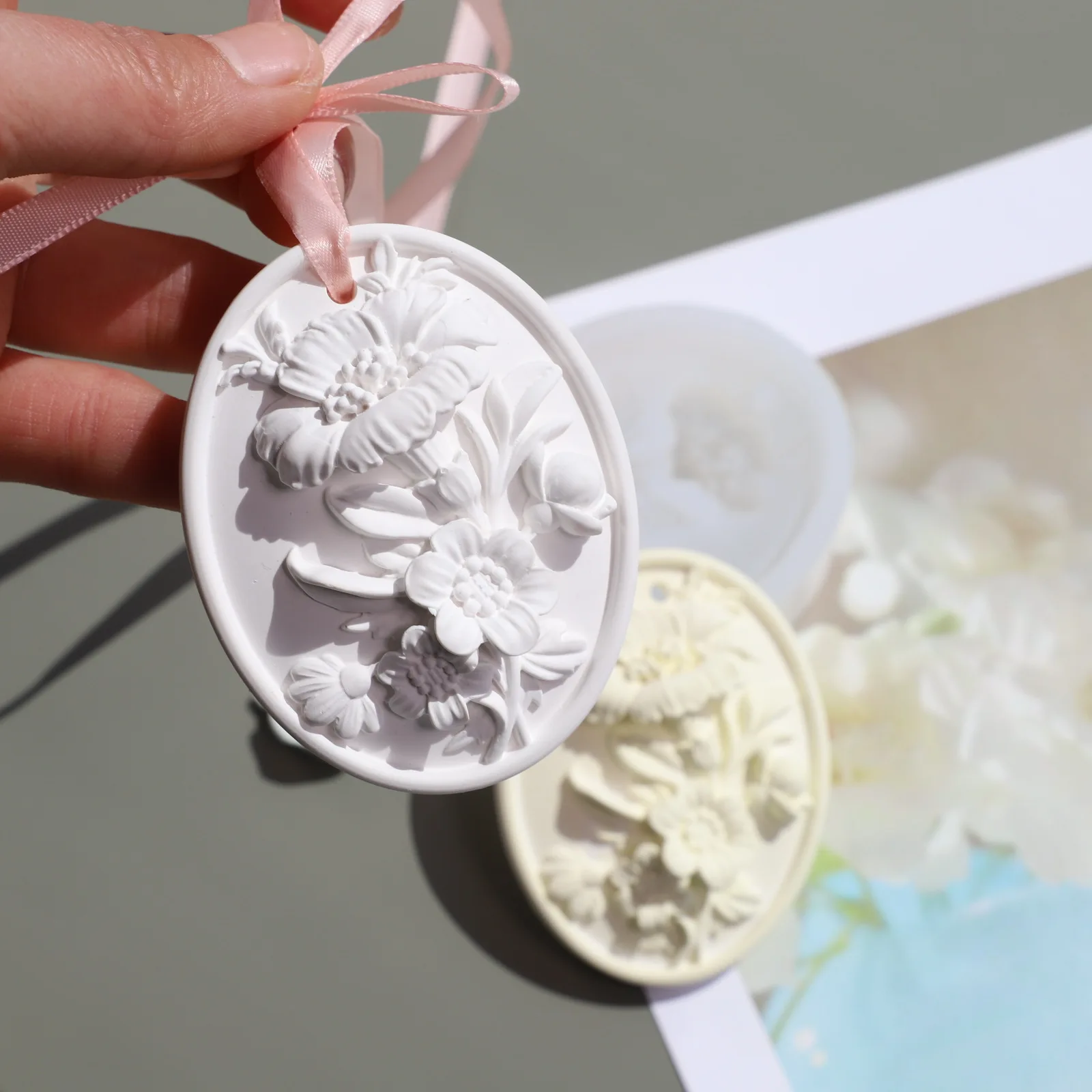 Flower Silicone Plaster Molds Cake Decor Fondant Mold Gypsum Form for Car Pendant Aroma Wax Moulds Aroma Home Accessories Mold
Flower Silicone Plaster Molds Cake Decor Fondant Mold Gypsum Form for Car Pendant Aroma Wax Moulds Aroma Home Accessories Mold