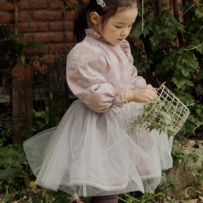 

Autumn And Winter Strawberry Shan Korean Children Girl Lace Collar Mesh Stitching Printing Quilted Dress Spot