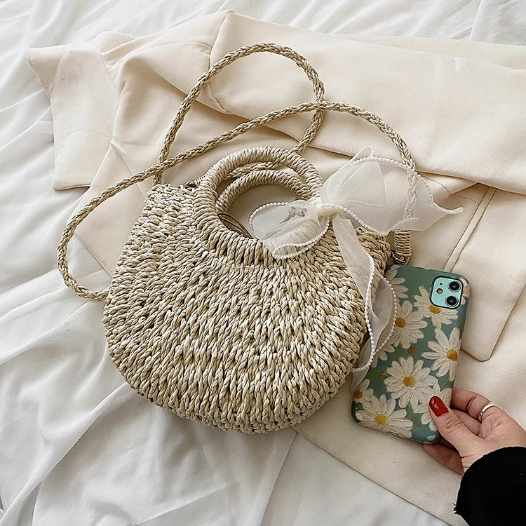 Sac à main paille et noeud en soie Sac à main paille et noeud en soie