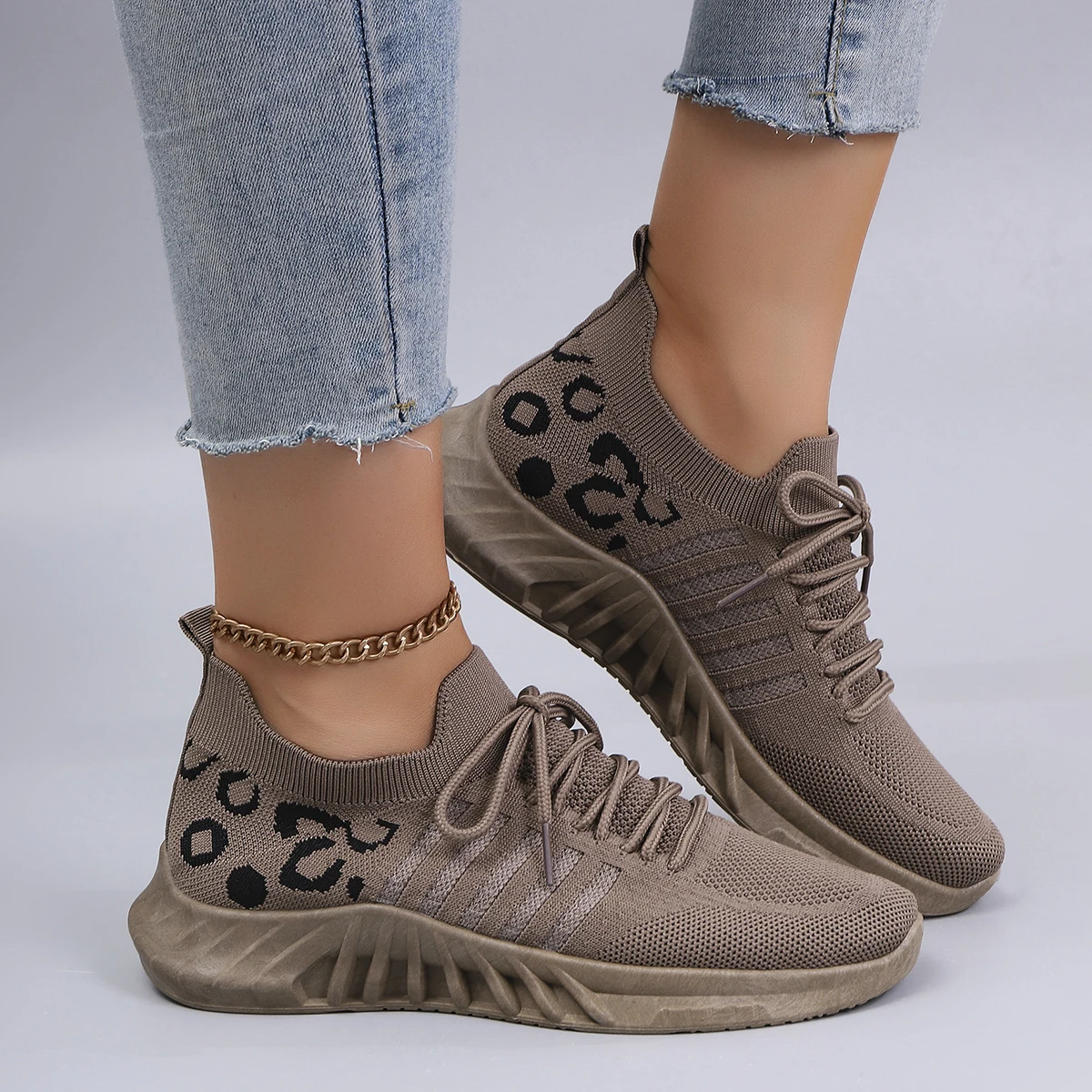 أحذية رياضية نسائية جديدة للربيع والخريف، مريحة وقابلة للتنفس وخفيفة الوزن ومقاومة للتآكل، مع أربطة أحذية رياضية نسائية جديدة للربيع والخريف، مريحة وقابلة للتنفس وخفيفة الوزن ومقاومة للتآكل، مع أربطة