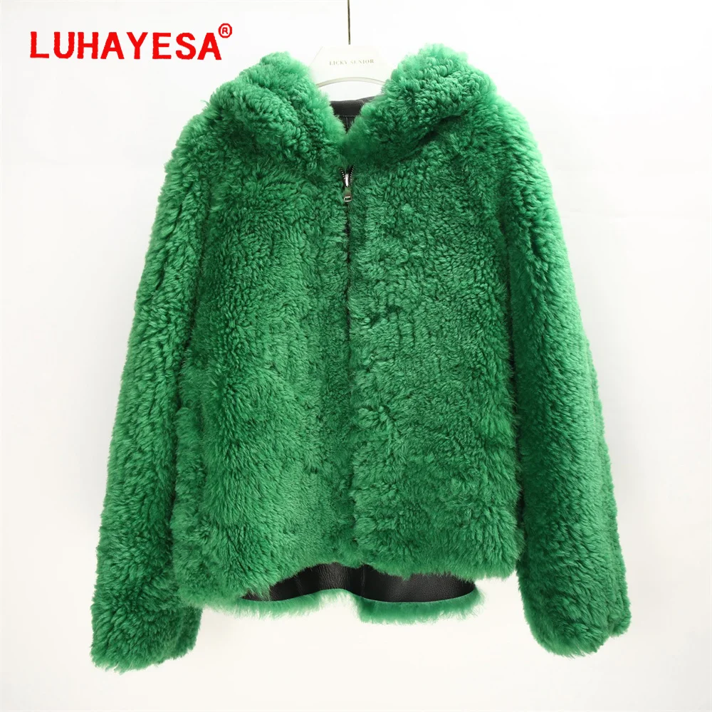 2023 Bazaar Lamb Fur Clothing Women Hooded Green Real Fur Jacket Female Winter Natural Fur Overcoat
2023 Bazaar Lamb Fur Clothing Women Hooded Green Real Fur Jacket Female Winter Natural Fur Overcoat