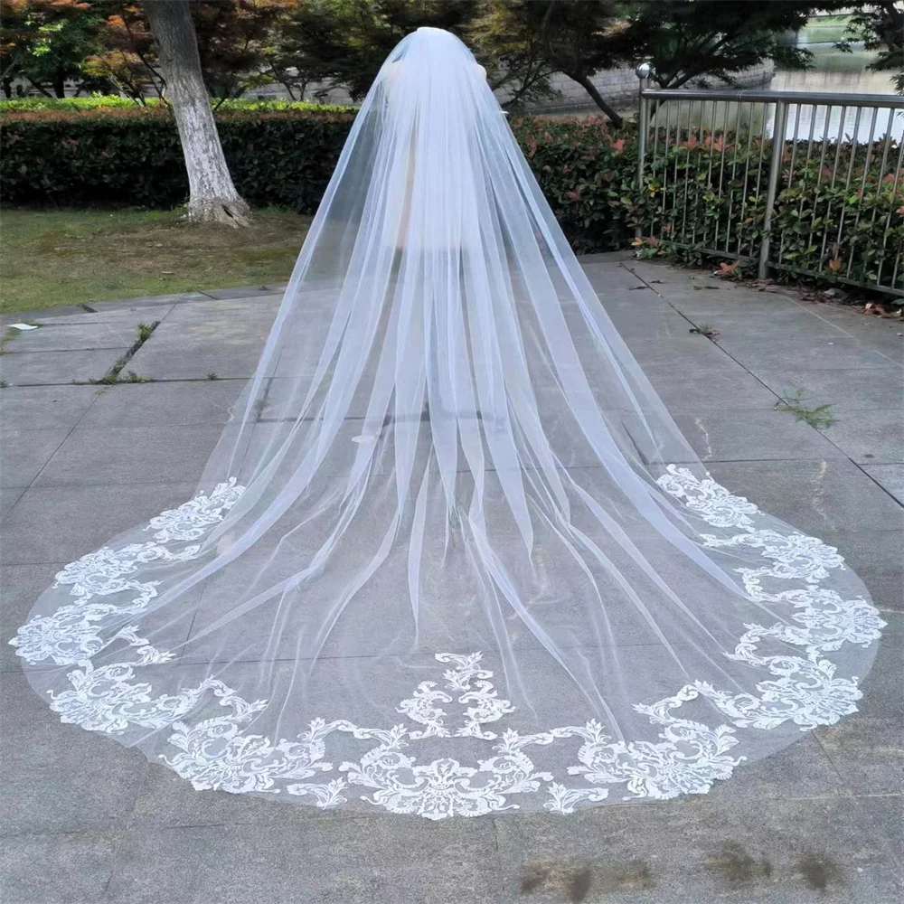 Real Photo 3m.4m.5m One Layer Wedding Veil With Comb White Lace Edge Bridal Veils Ivory Appliqued Cathedral Wedding Veil
Real Photo 3m.4m.5m One Layer Wedding Veil With Comb White Lace Edge Bridal Veils Ivory Appliqued Cathedral Wedding Veil