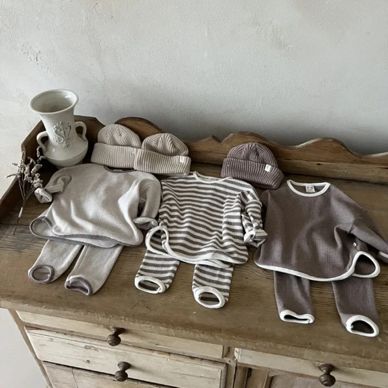 Ins Baby Clothing Set Waffle Suit 2023 Autumn New Boy's Leisure Suit Waffle Sweater + Trousers Casual Two-piece Suit
Ins Baby Clothing Set Waffle Suit 2023 Autumn New Boy's Leisure Suit Waffle Sweater + Trousers Casual Two-piece Suit