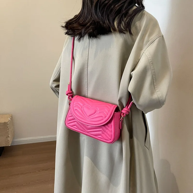 Fashion Love Trend Shoulder Bag New Casual Winter Texture Solid Color Ripple Crossbody Bag Small Square Women's Shoulder Bag
Fashion Love Trend Shoulder Bag New Casual Winter Texture Solid Color Ripple Crossbody Bag Small Square Women's Shoulder Bag