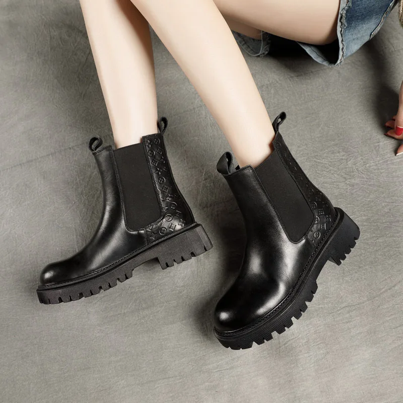 Autumn and Winter New Quality Short Boots Chelsea Boots Fashion Mid Heel Leather Martin Boots Smoke Pipe Boots Boots
Autumn and Winter New Quality Short Boots Chelsea Boots Fashion Mid Heel Leather Martin Boots Smoke Pipe Boots Boots