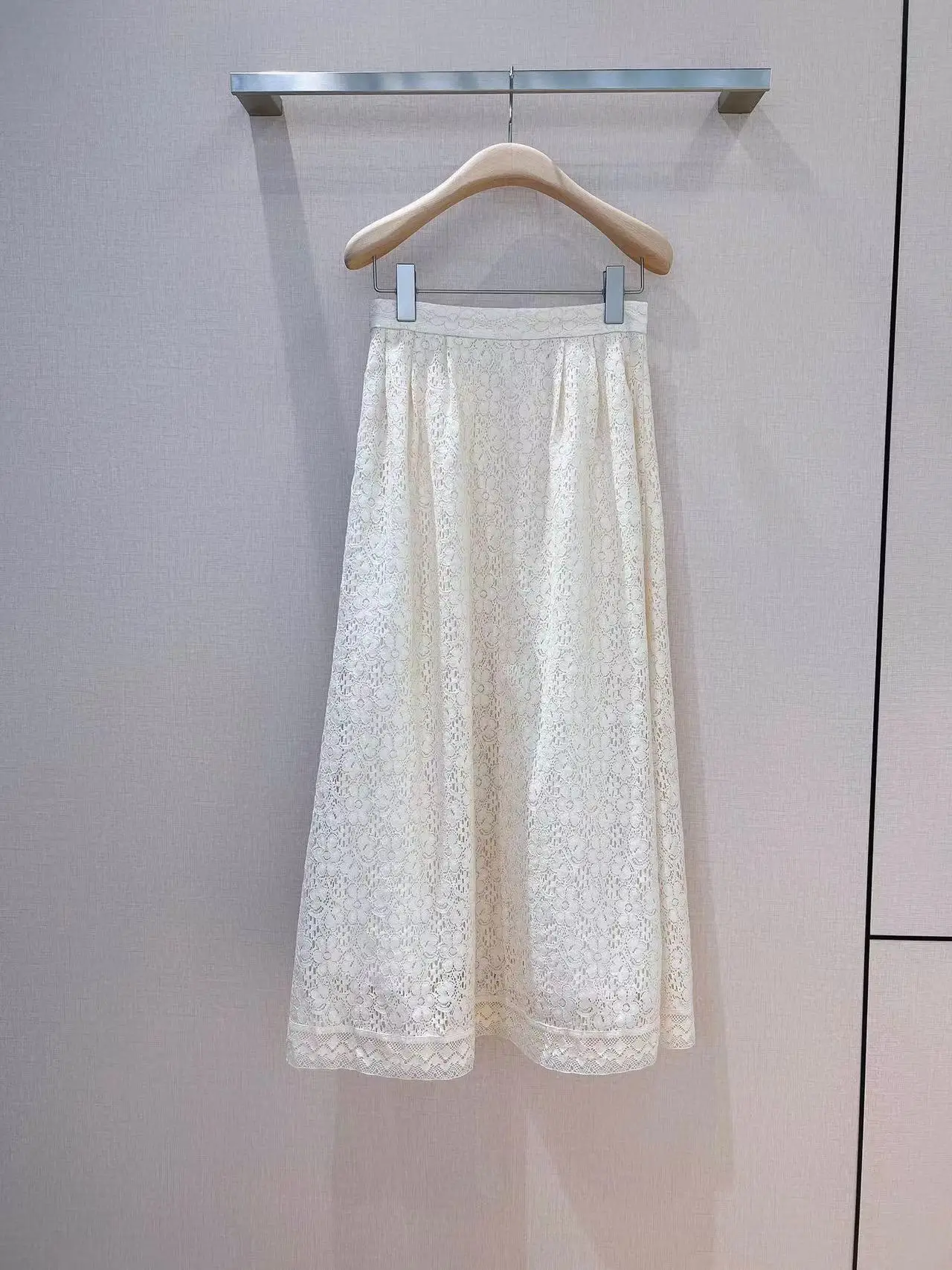 Runway Fashion Women Long Skirt 2022 Summer Lace Embroidery Ladies Casual Hot Sale Ladies Top Skirt
Runway Fashion Women Long Skirt 2022 Summer Lace Embroidery Ladies Casual Hot Sale Ladies Top Skirt