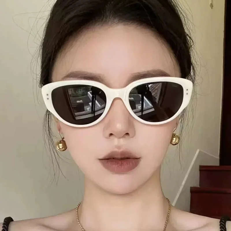 Black And White Contrast Color Trend Glasses Women's Fashion Simple Cat's Eye Sunglasses Spicy Girl Y2K New Sunglasses
Black And White Contrast Color Trend Glasses Women's Fashion Simple Cat's Eye Sunglasses Spicy Girl Y2K New Sunglasses