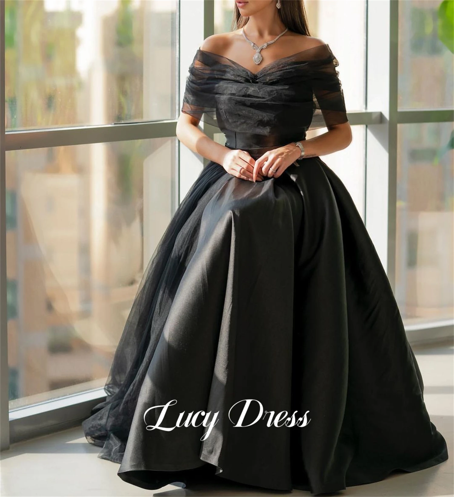 

Lucy Satin Formal Dress Black Line A Evening Grace Party Dresses for Special Occasions Ball Gowns Prom Gown Wedding Long Gala