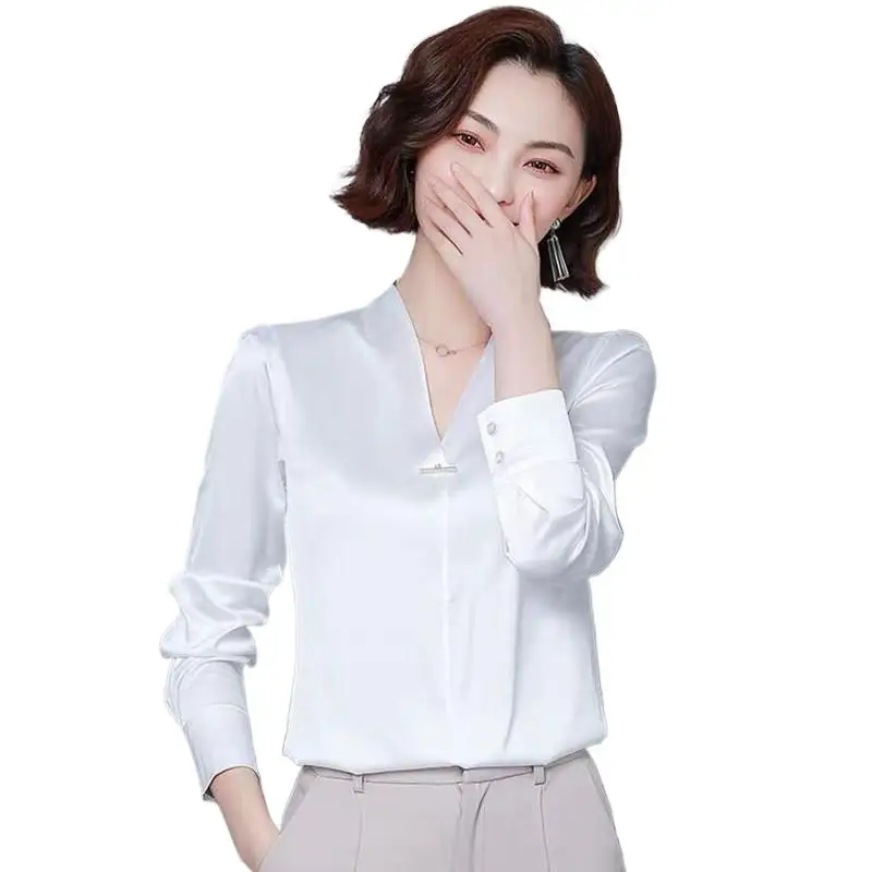 2022 Female wild vintage artificial silk tops Spring white chiffon shirt Autumn women sexy elegant V-neck Acetate satin blouse
2022 Female wild vintage artificial silk tops Spring white chiffon shirt Autumn women sexy elegant V-neck Acetate satin blouse