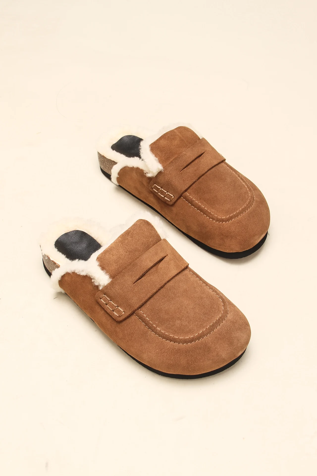 DONNAIN Fluffy Slippers lady Mules Shoes Warm Wool Fur Winter Loafers Genuine Cow Suede Leather Roud Toe Slip-on Women's Shoes
DONNAIN Fluffy Slippers lady Mules Shoes Warm Wool Fur Winter Loafers Genuine Cow Suede Leather Roud Toe Slip-on Women's Shoes