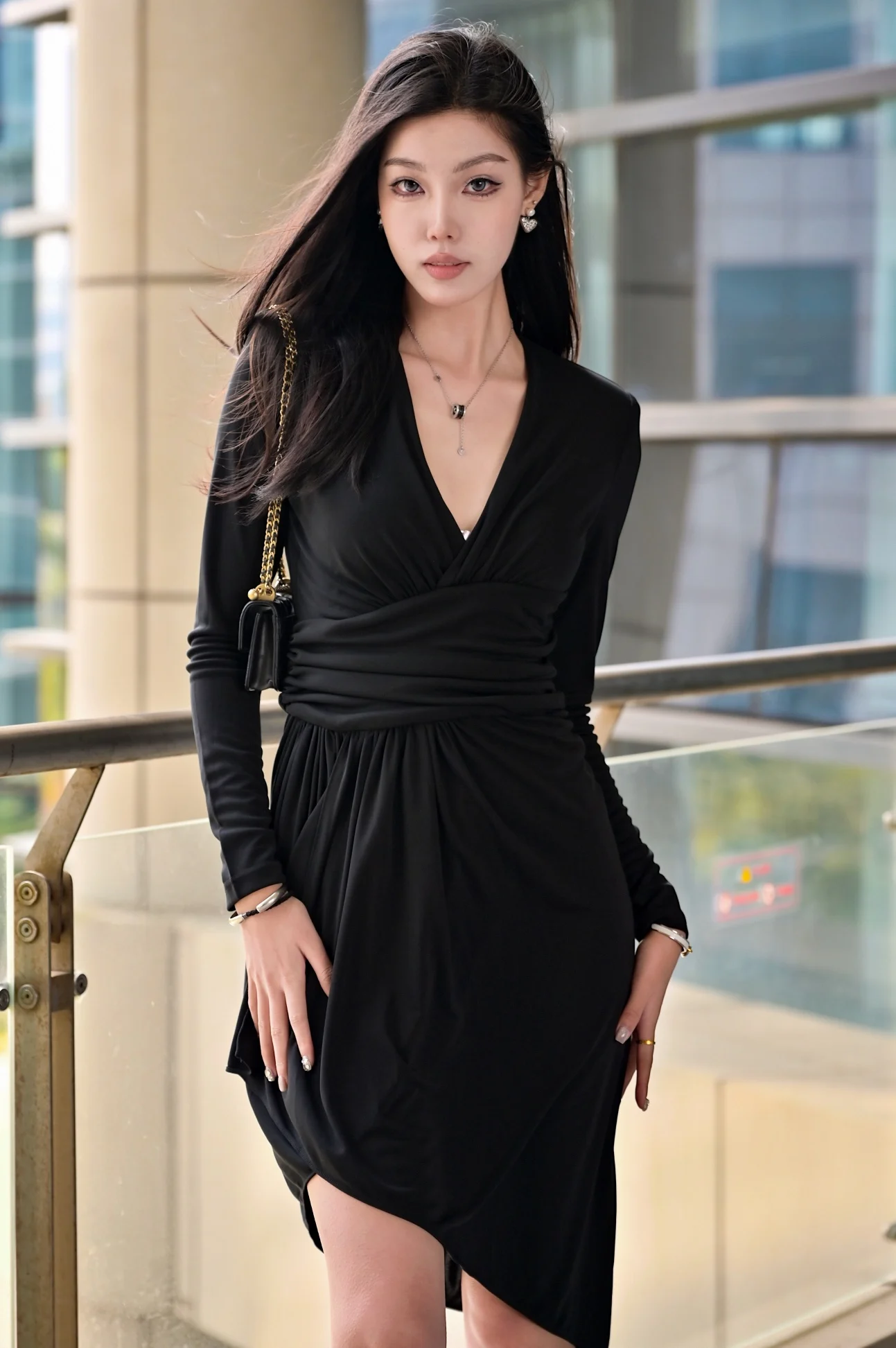 Women's V-Neck Asymmetric Dresses Niche Personality Chic Light Luxury Short Robe
Women's V-Neck Asymmetric Dresses Niche Personality Chic Light Luxury Short Robe