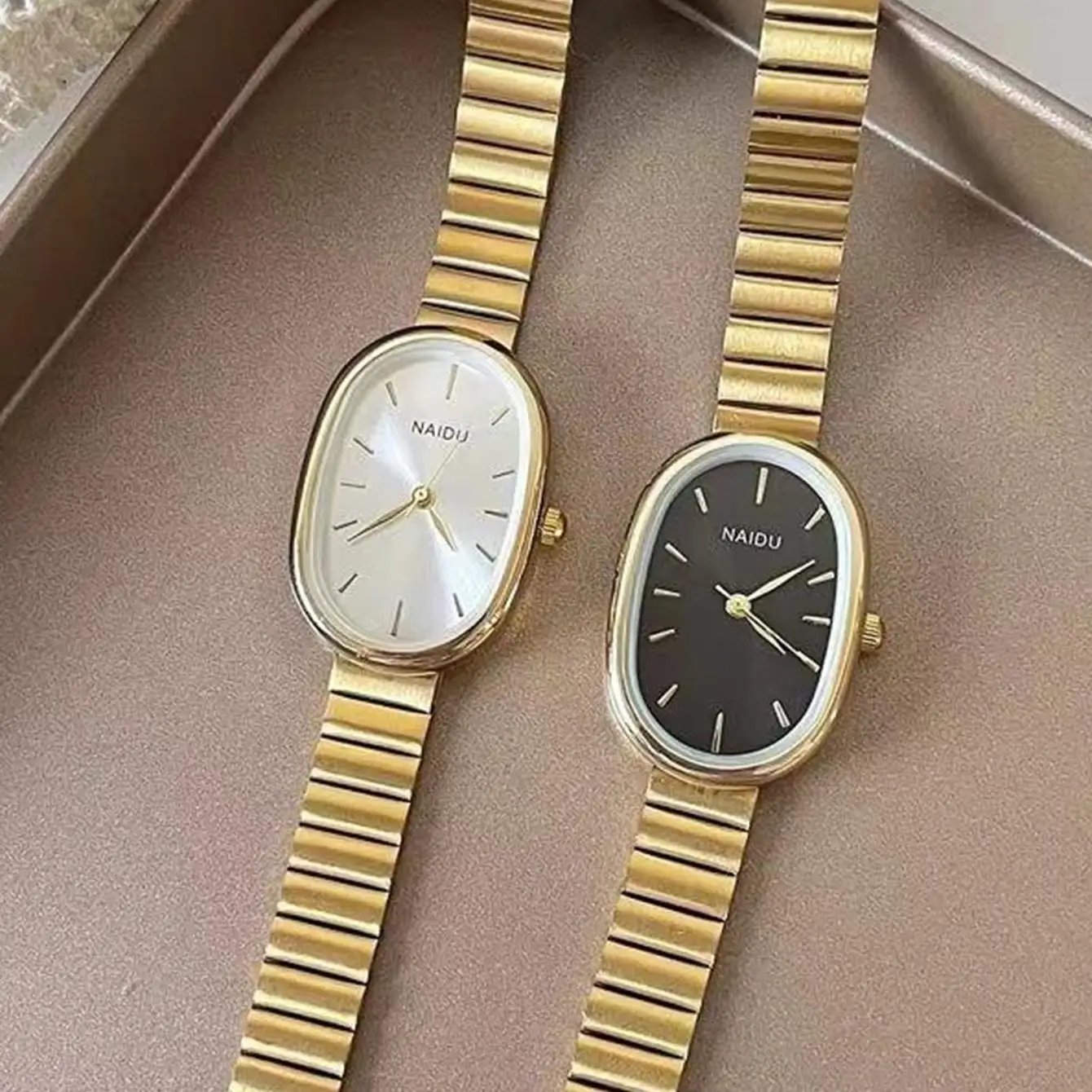 A niche, high-end, simple, retro and light luxury women's watch with an oval dial. The fashionable steel strap is versatile A niche, high-end, simple, retro and light luxury women's watch with an oval dial. The fashionable steel strap is versatile