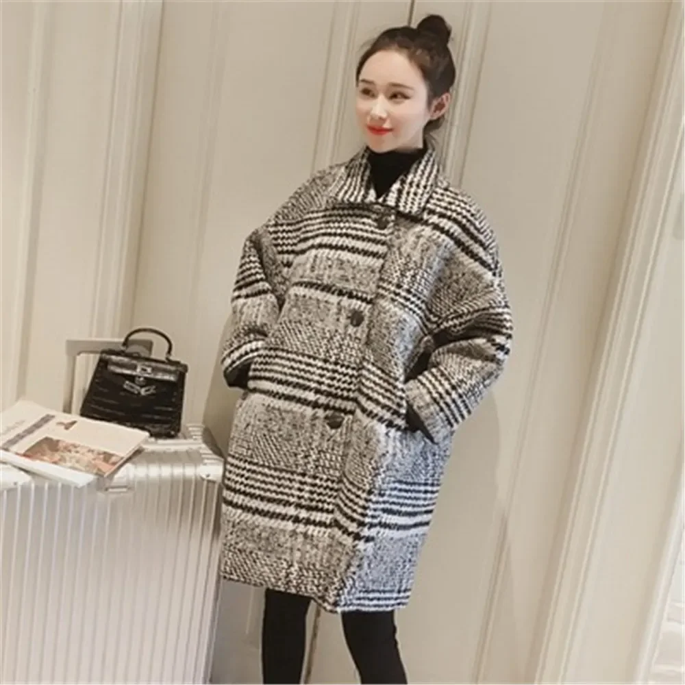Women Blend Coat Autumn Winter Turn-Down Collar Long Jacket Coat Fashion Grid Loose Wool Coats Female Plus Size Casual Overcoat
Women Blend Coat Autumn Winter Turn-Down Collar Long Jacket Coat Fashion Grid Loose Wool Coats Female Plus Size Casual Overcoat
