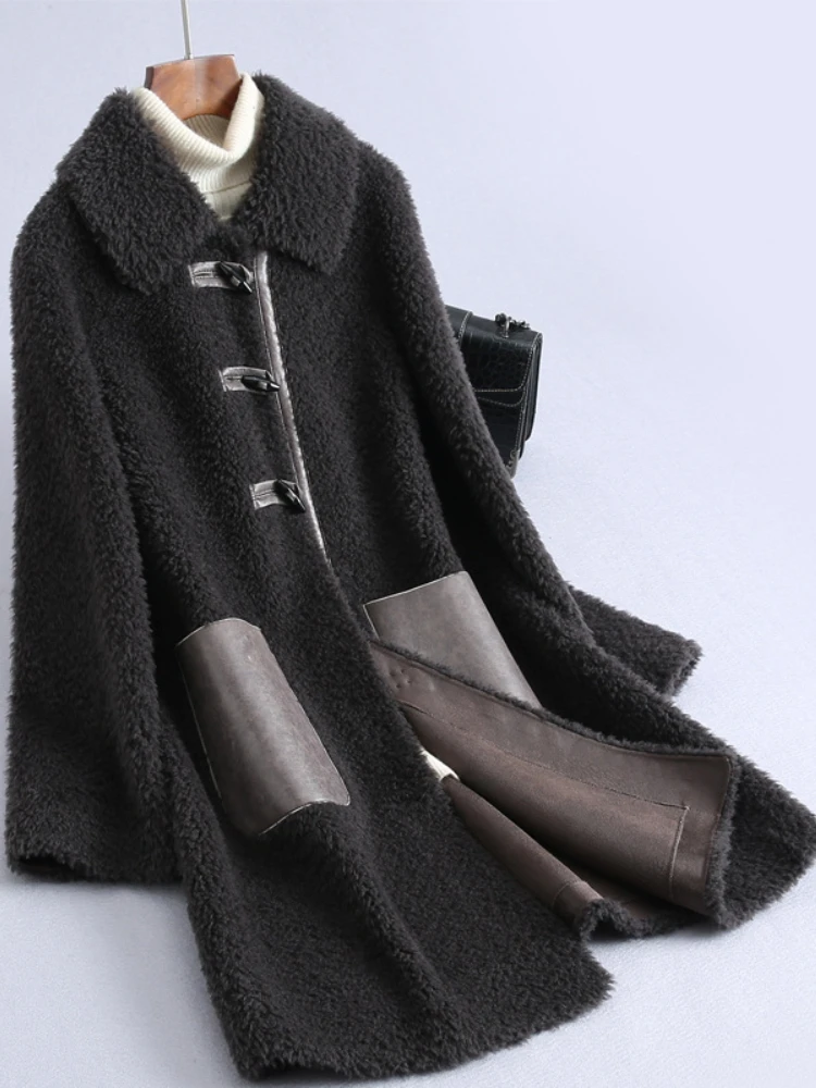 

2023 Winter Fashion Horn Buckle Women Fur Coat Grain Fleece Turn-duwn Collar Loose Thick Sheep Shearing Lamb Fur Warm Coat