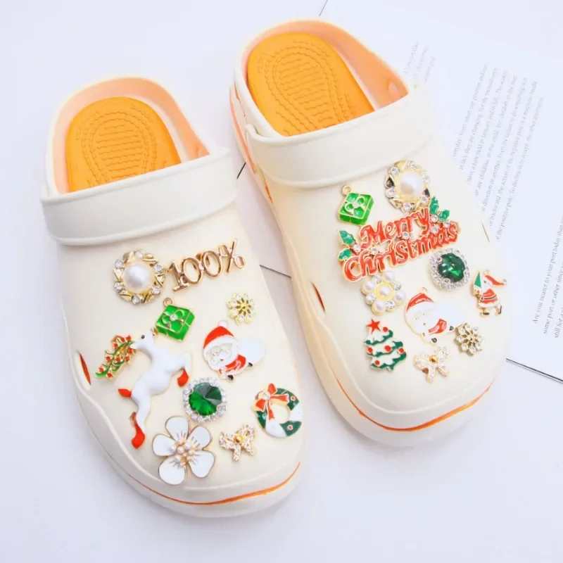 

Lovely Santa Claus DIY Shoes Charms for Crocs Fashion Quality Clogs Shoe Buckle Cute All-match Designer Charms Christmas Gift