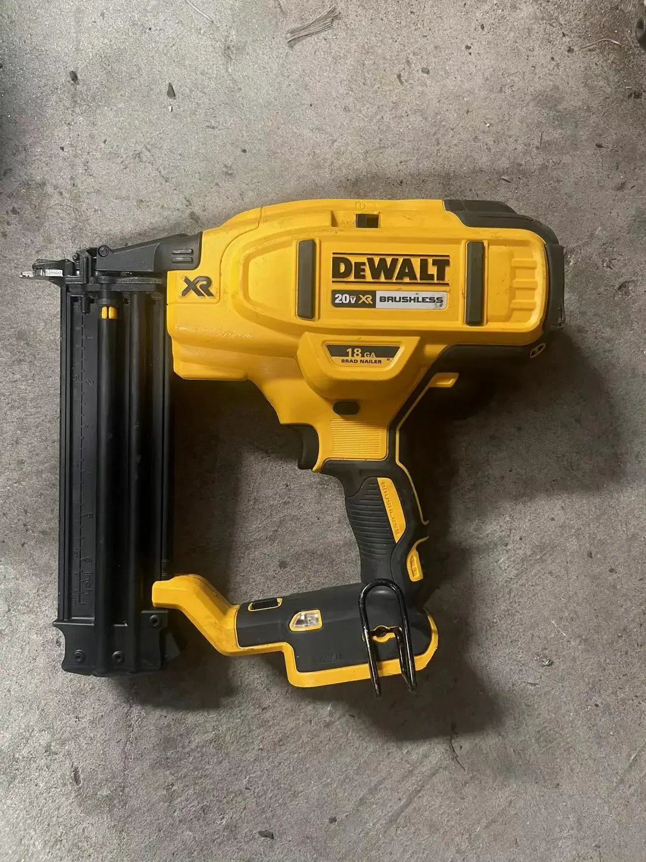 

DeWalt DCN680 20-Volt Cordless 18-Gauge Brad Nailer (tool only) USED.SECOND HAND