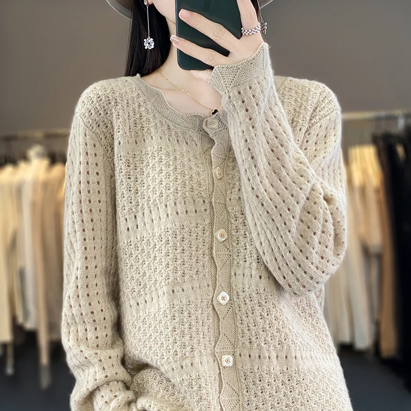 100% Merino wool knitted cardigan jacket in autumn and winter women's O-neck openwork lace blouse loose sweater fashion jacket
100% Merino wool knitted cardigan jacket in autumn and winter women's O-neck openwork lace blouse loose sweater fashion jacket