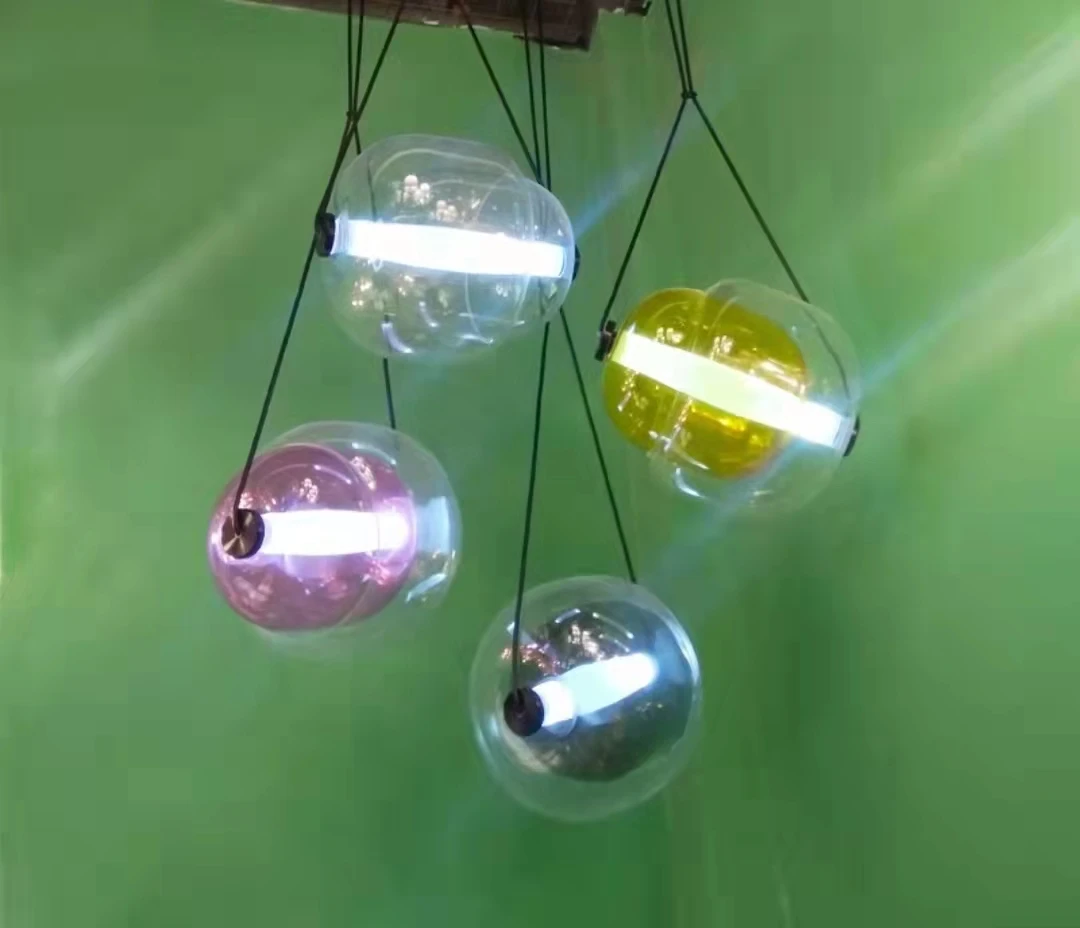 Скандинавская современная люстра, простой модный светильник для ресторана, бара, спальни, стеклянная лампа в виде капсулы с одной головкой
Скандинавская современная люстра, простой модный светильник для ресторана, бара, спальни, стеклянная лампа в виде капсулы с одной головкой