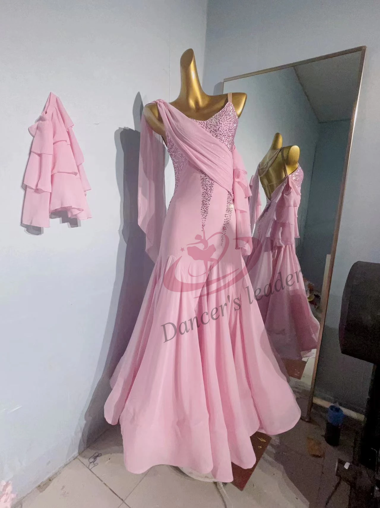 Ballroom Competition Women's High end Customized Children's Dress with Diamond Hem Cha Waltz Show Black Pool Dress
Ballroom Competition Women's High end Customized Children's Dress with Diamond Hem Cha Waltz Show Black Pool Dress